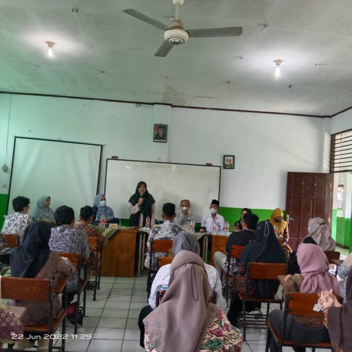 Farida Rachmayanti Hadiri Penutupan Pelatihan Softskill Keperawatan Sosial SMK Sari Farma