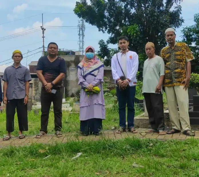 Pembatas Makam Warga Longsor, Anggota DPRD Depok Farida Rachmayanti Tinjau Lokasi