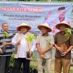 Perkuat Ketahanan Pangan, PKS Tebar Bibit Alpukat dan Benih Lele di Cilodong