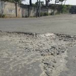 Lubang Menganga di Akses Jalan Menuju Stasiun Depok Baru Bikin Celaka, Begini Penampakanya